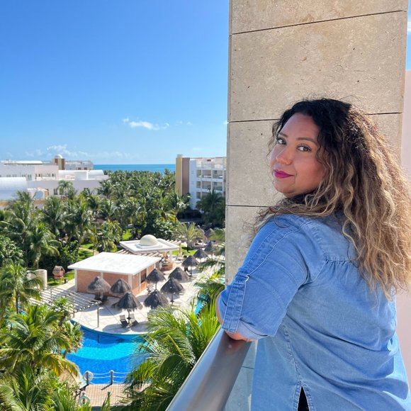 Meet your Posher, Yahaira - Picture 2 of 3